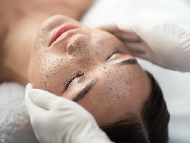 Consejos para limpiar y exfoliar tu piel con los mejores tratamientos faciales